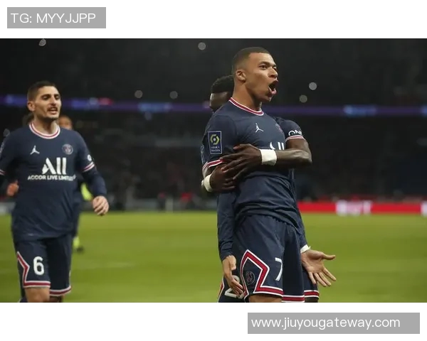 国王杯精彩对决巴黎圣日耳曼大胜那不勒斯帽子戏法引爆全场热情